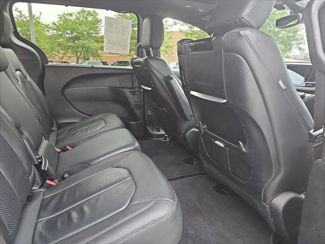 Photo of 2020 Bright White Clearcoat Chrysler Pacifica