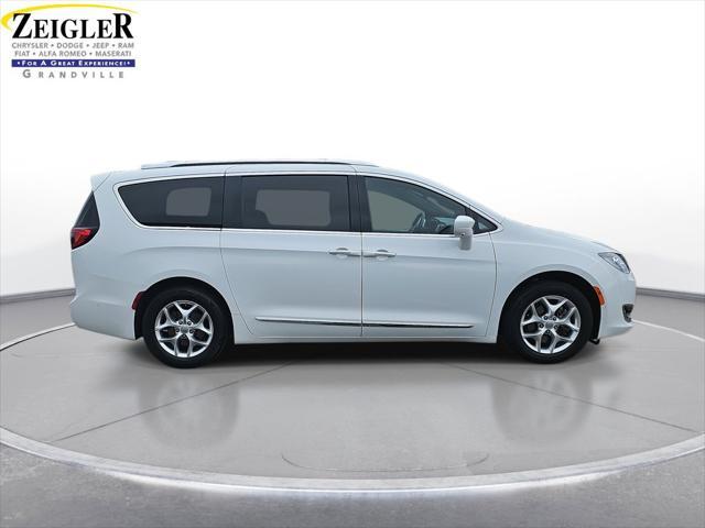 Photo of 2020 Bright White Clearcoat Chrysler Pacifica