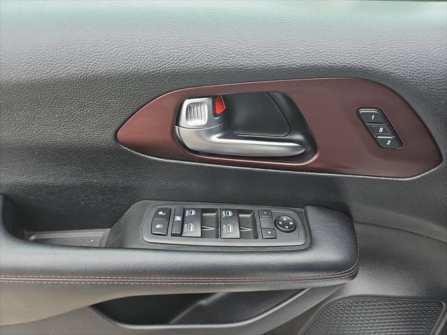 Photo of 2020 Bright White Clearcoat Chrysler Pacifica