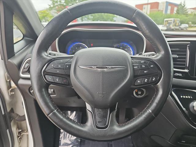 Photo of 2020 Bright White Clearcoat Chrysler Pacifica