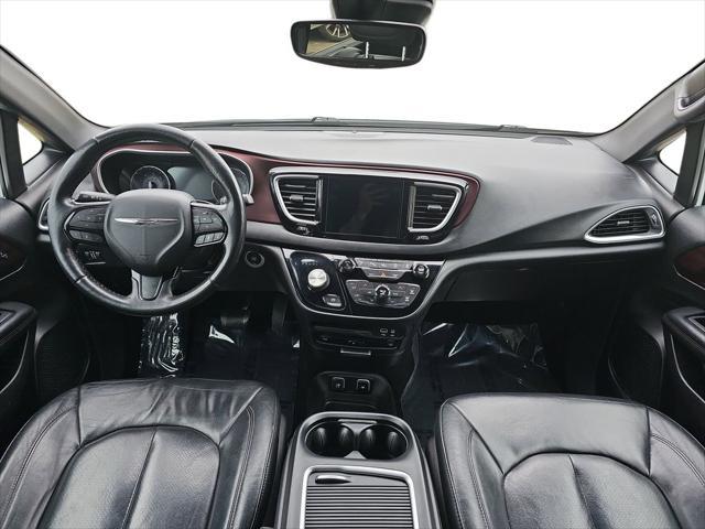 Photo of 2020 Bright White Clearcoat Chrysler Pacifica