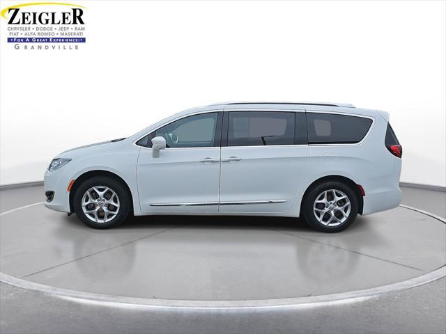 Photo of 2020 Bright White Clearcoat Chrysler Pacifica