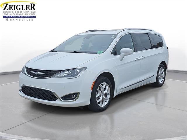 Photo of 2020 Bright White Clearcoat Chrysler Pacifica