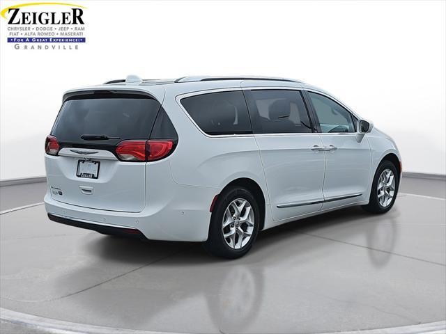 Photo of 2020 Bright White Clearcoat Chrysler Pacifica