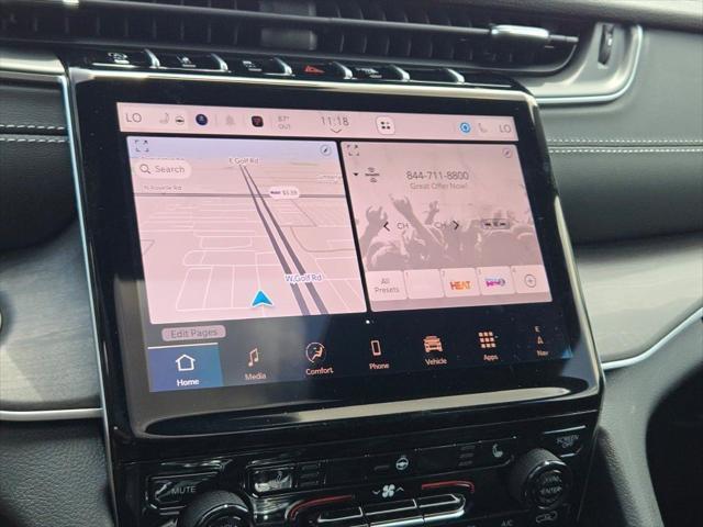 Photo of 2025 Diamond Black Crystal Pearlcoat Jeep Grand Cherokee L