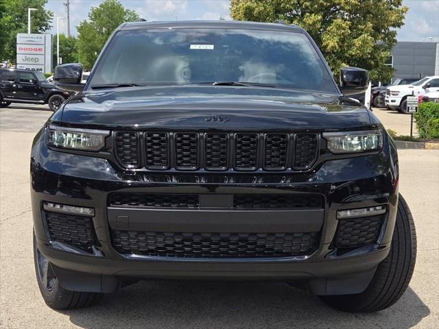 Photo of 2025 Diamond Black Crystal Pearlcoat Jeep Grand Cherokee L