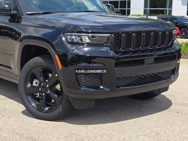 Photo of 2025 Diamond Black Crystal Pearlcoat Jeep Grand Cherokee L