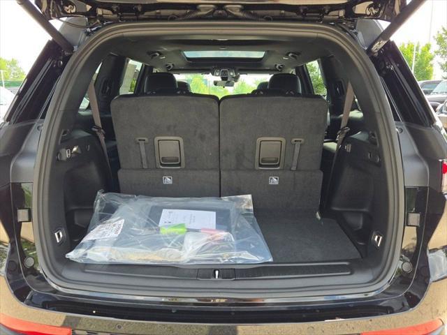 Photo of 2025 Diamond Black Crystal Pearlcoat Jeep Grand Cherokee L
