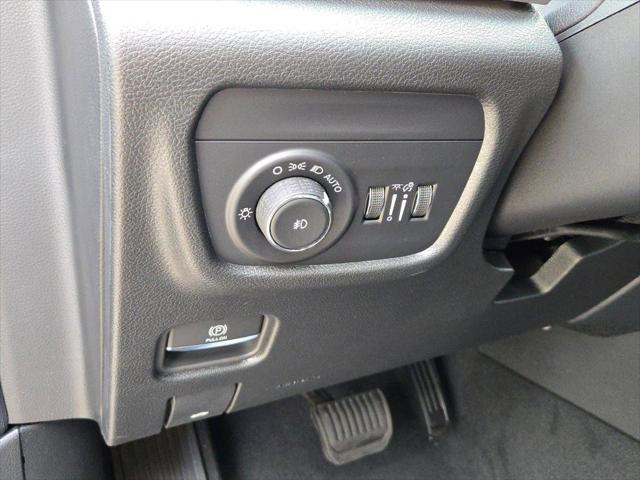 Photo of 2025 Diamond Black Crystal Pearlcoat Jeep Grand Cherokee L