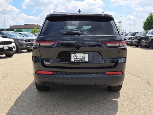 Photo of 2025 Diamond Black Crystal Pearlcoat Jeep Grand Cherokee L