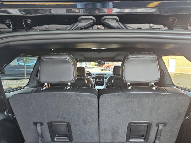Photo of 2025 Diamond Black Crystal Pearlcoat Jeep Grand Cherokee L