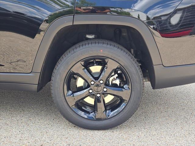 Photo of 2025 Diamond Black Crystal Pearlcoat Jeep Grand Cherokee L