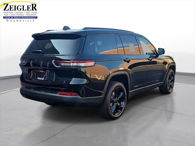Photo of 2025 Diamond Black Crystal Pearlcoat Jeep Grand Cherokee L