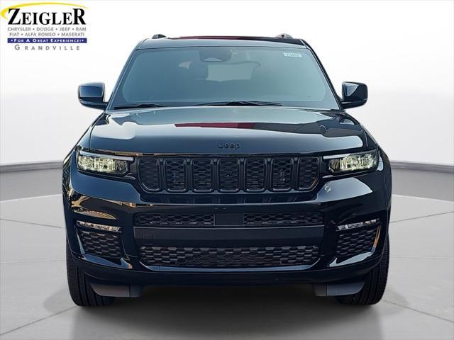 Photo of 2025 Diamond Black Crystal Pearlcoat Jeep Grand Cherokee L