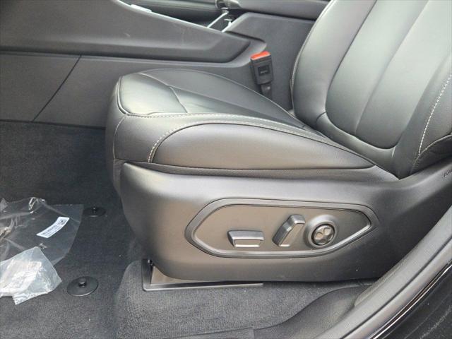 Photo of 2025 Diamond Black Crystal Pearlcoat Jeep Grand Cherokee L