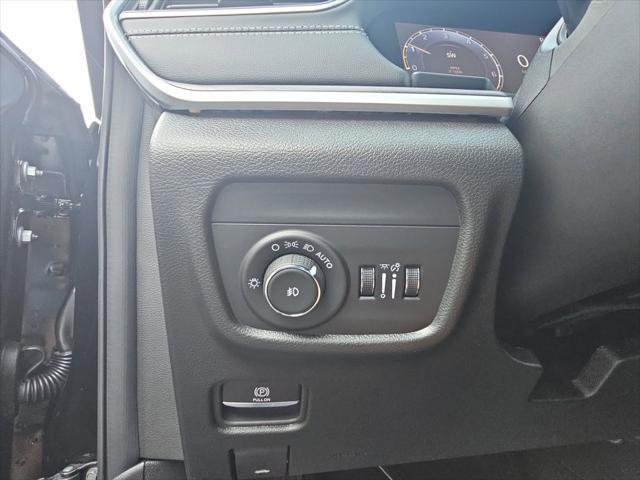 Photo of 2025 Diamond Black Crystal Pearlcoat Jeep Grand Cherokee L