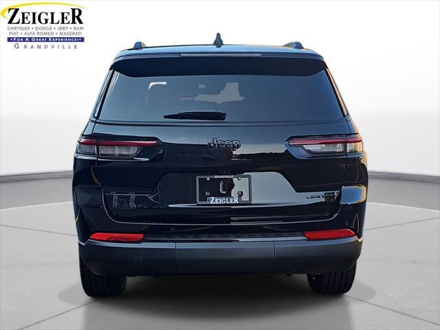 Photo of 2025 Diamond Black Crystal Pearlcoat Jeep Grand Cherokee L