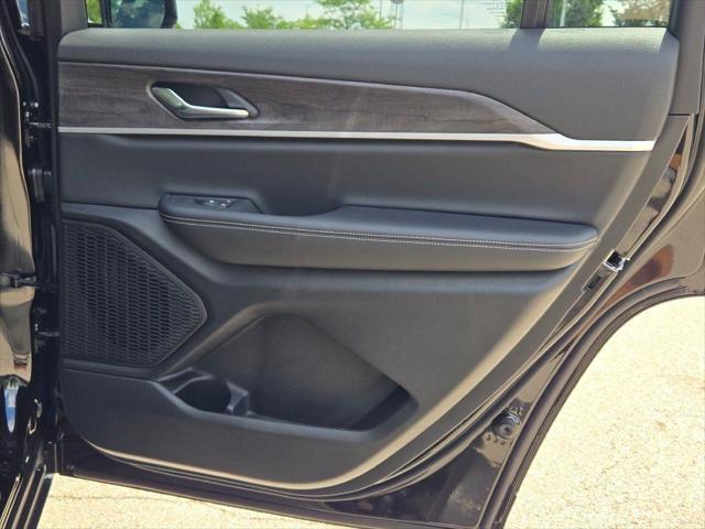Photo of 2025 Diamond Black Crystal Pearlcoat Jeep Grand Cherokee L