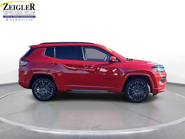 Photo of 2023 Redline Pearlcoat Jeep Compass