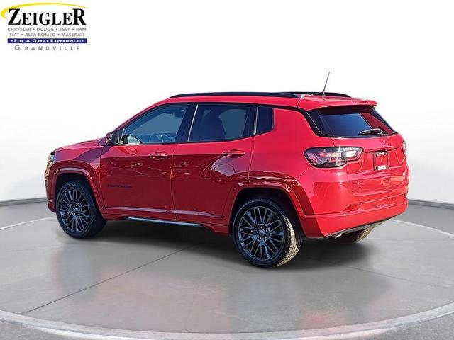 Photo of 2023 Redline Pearlcoat Jeep Compass