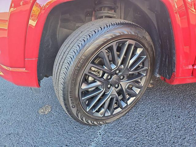 Photo of 2023 Redline Pearlcoat Jeep Compass