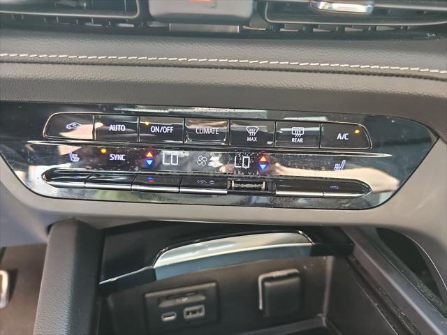 Photo of 2022 Summit White Buick Envision