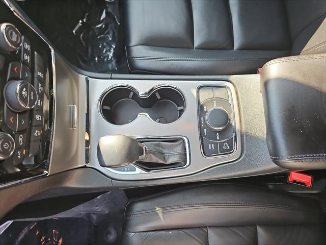 Photo of 2022 Velvet Red Pearlcoat Jeep Grand Cherokee
