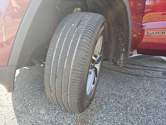 Photo of 2022 Velvet Red Pearlcoat Jeep Grand Cherokee