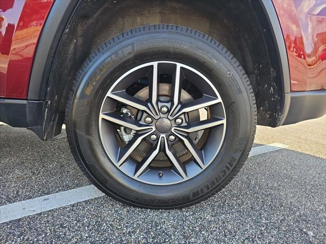 Photo of 2022 Velvet Red Pearlcoat Jeep Grand Cherokee