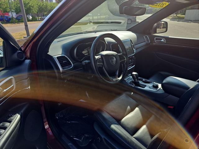 Photo of 2022 Velvet Red Pearlcoat Jeep Grand Cherokee
