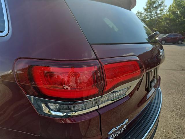 Photo of 2022 Velvet Red Pearlcoat Jeep Grand Cherokee
