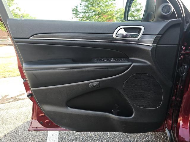 Photo of 2022 Velvet Red Pearlcoat Jeep Grand Cherokee