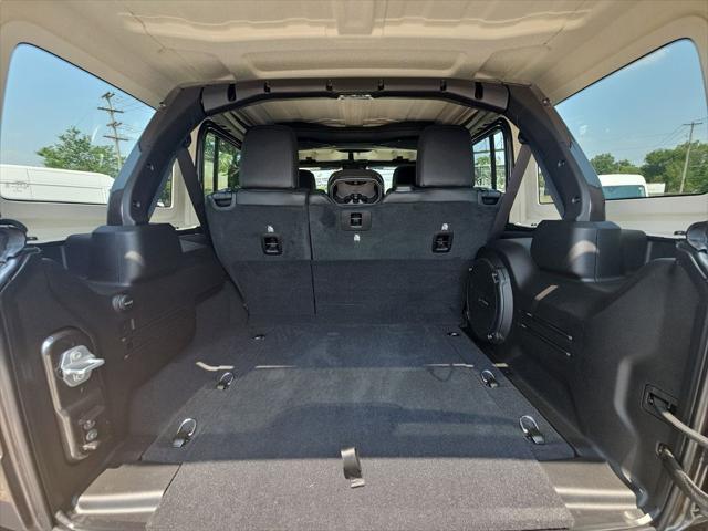 Photo of 2025 Granite Crystal Metallic Clearcoat Jeep Wrangler