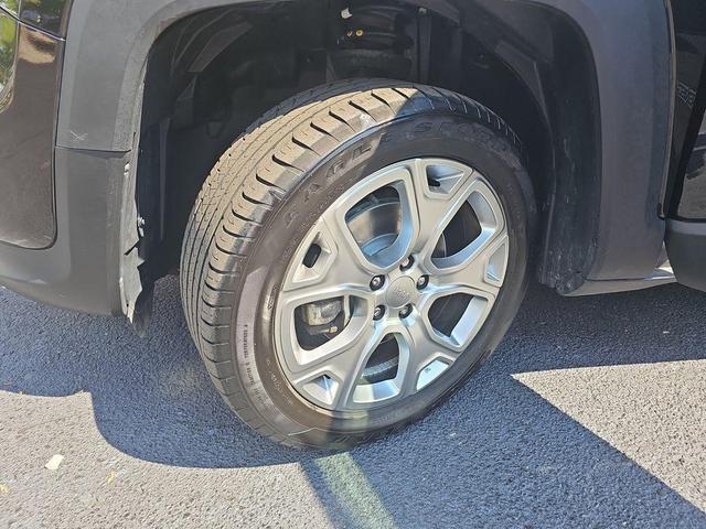 Photo of 2022 Black Clearcoat Jeep Renegade