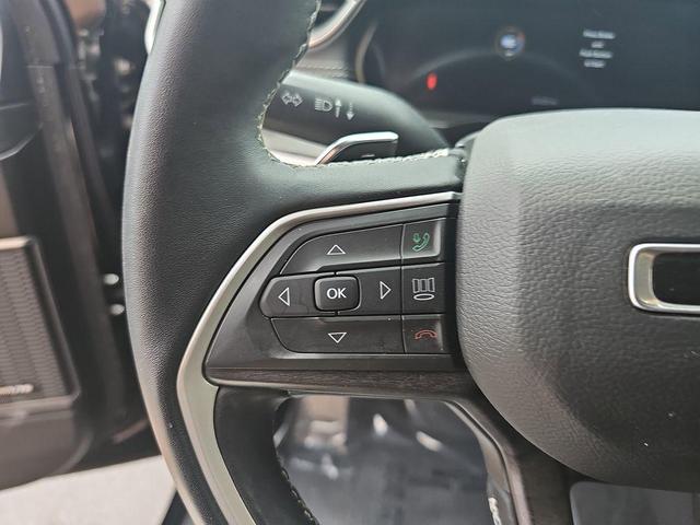 Photo of 2022 Diamond Black Crystal Pearlcoat Jeep Grand Cherokee