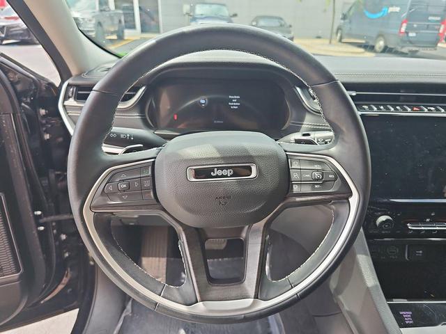 Photo of 2022 Diamond Black Crystal Pearlcoat Jeep Grand Cherokee