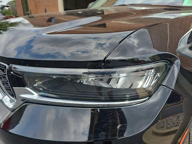 Photo of 2022 Diamond Black Crystal Pearlcoat Jeep Grand Cherokee