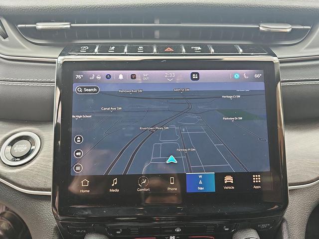 Photo of 2022 Diamond Black Crystal Pearlcoat Jeep Grand Cherokee