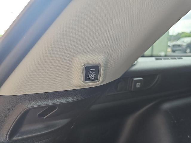 Photo of 2022 Diamond Black Crystal Pearlcoat Jeep Grand Cherokee