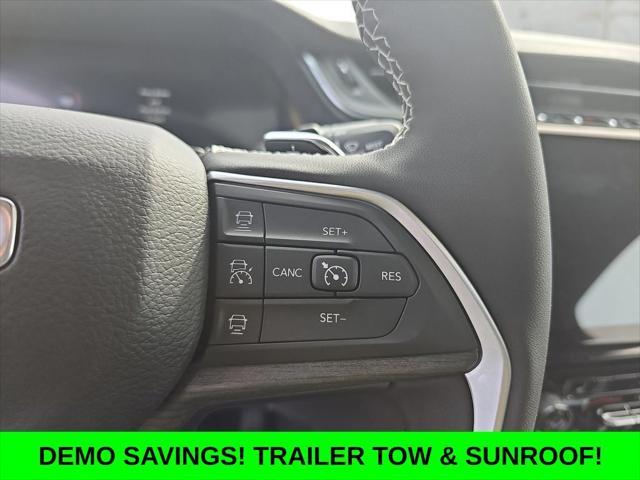 Photo of 2025 Diamond Black Crystal Pearlcoat Jeep Grand Cherokee L
