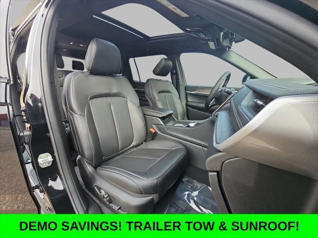 Photo of 2025 Diamond Black Crystal Pearlcoat Jeep Grand Cherokee L