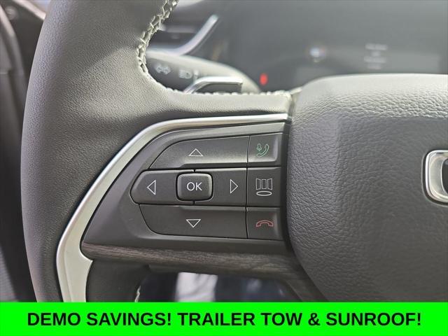 Photo of 2025 Diamond Black Crystal Pearlcoat Jeep Grand Cherokee L
