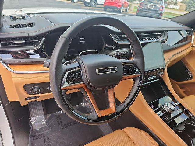 Photo of 2024 Bright White Clearcoat Jeep Grand Cherokee L