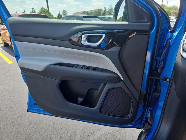 Photo of 2024 Hydro Blue Pearlcoat Jeep Compass
