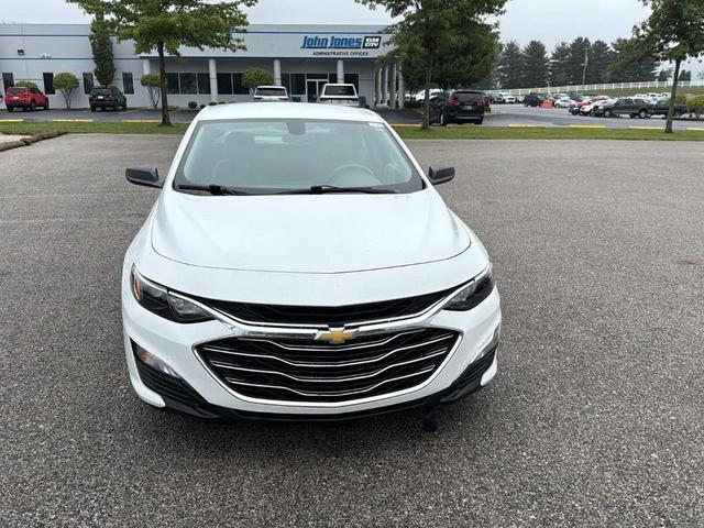 Photo of 2021 Summit White Chevrolet Malibu