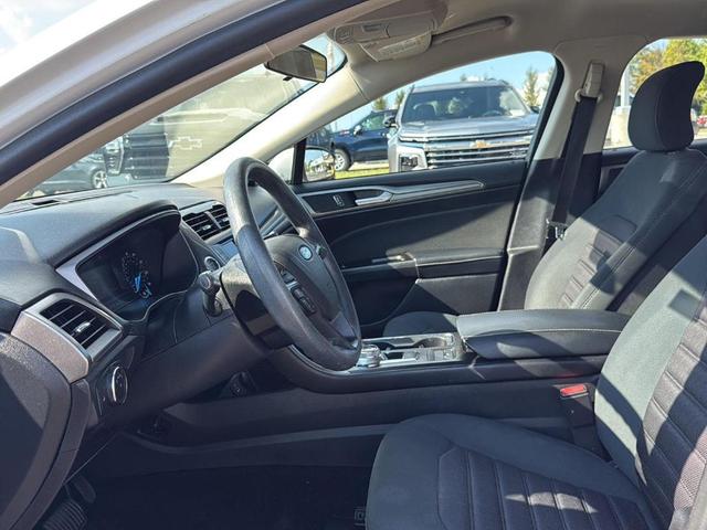 Photo of 2017 Oxford White Ford Fusion