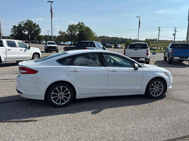 Photo of 2017 Oxford White Ford Fusion