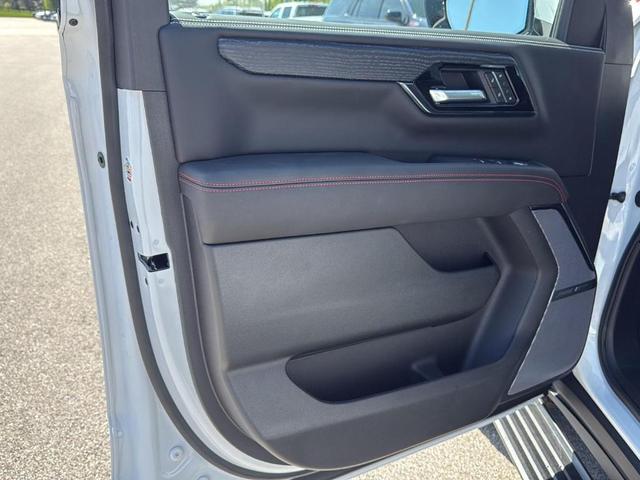 Photo of 2025 Summit White GMC Yukon
