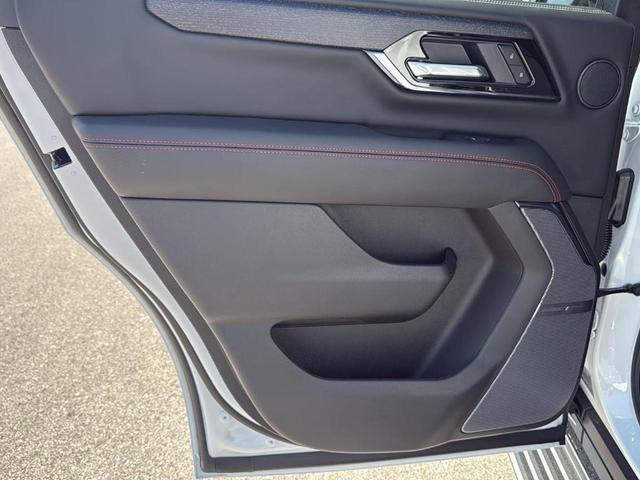 Photo of 2025 Summit White GMC Yukon