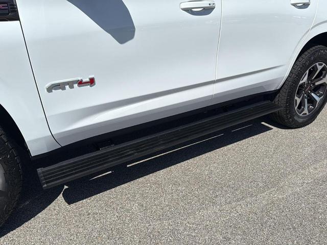 Photo of 2025 Summit White GMC Yukon
